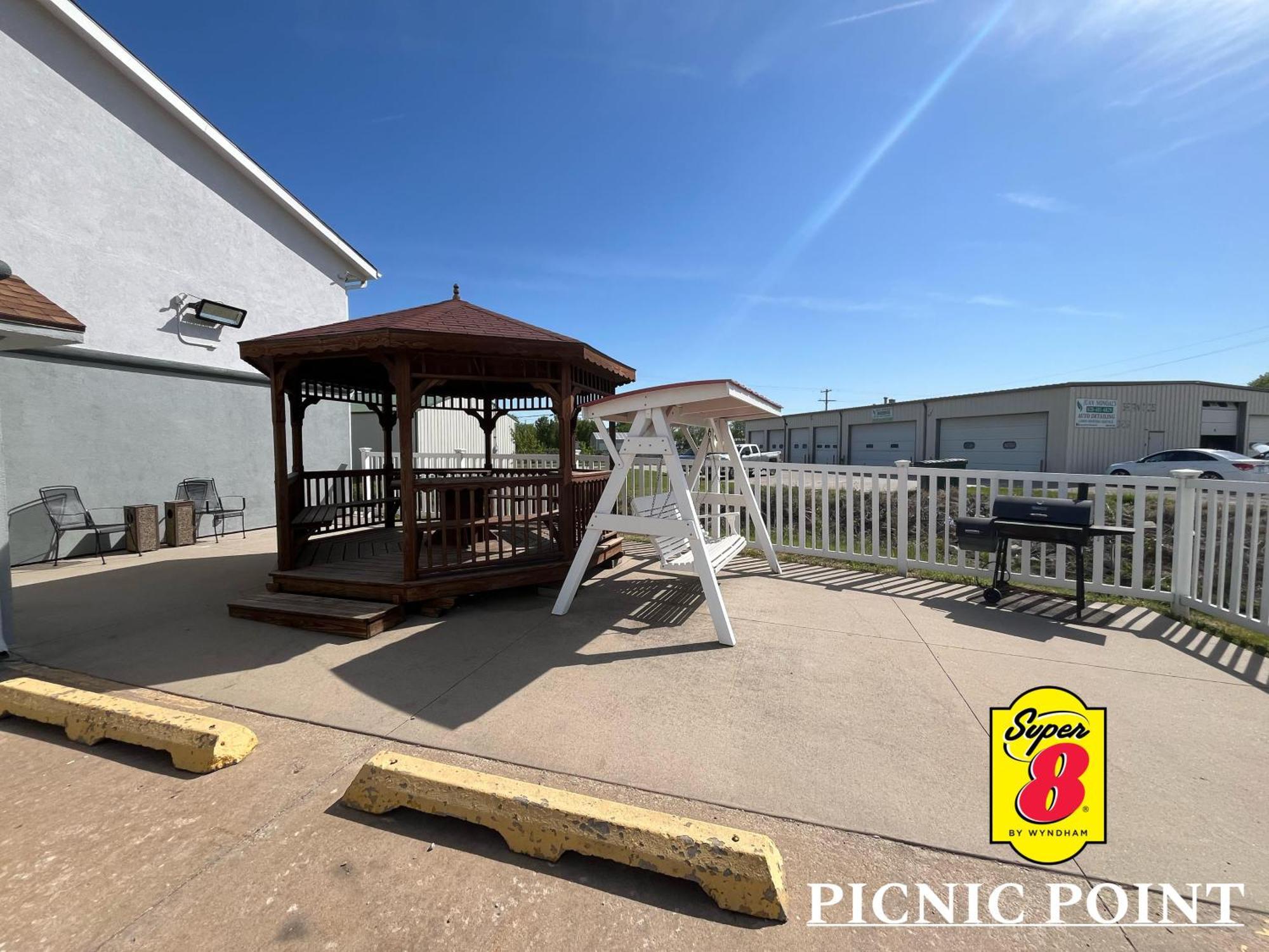 Super 8 By Wyndham Emporia Motel Exterior photo