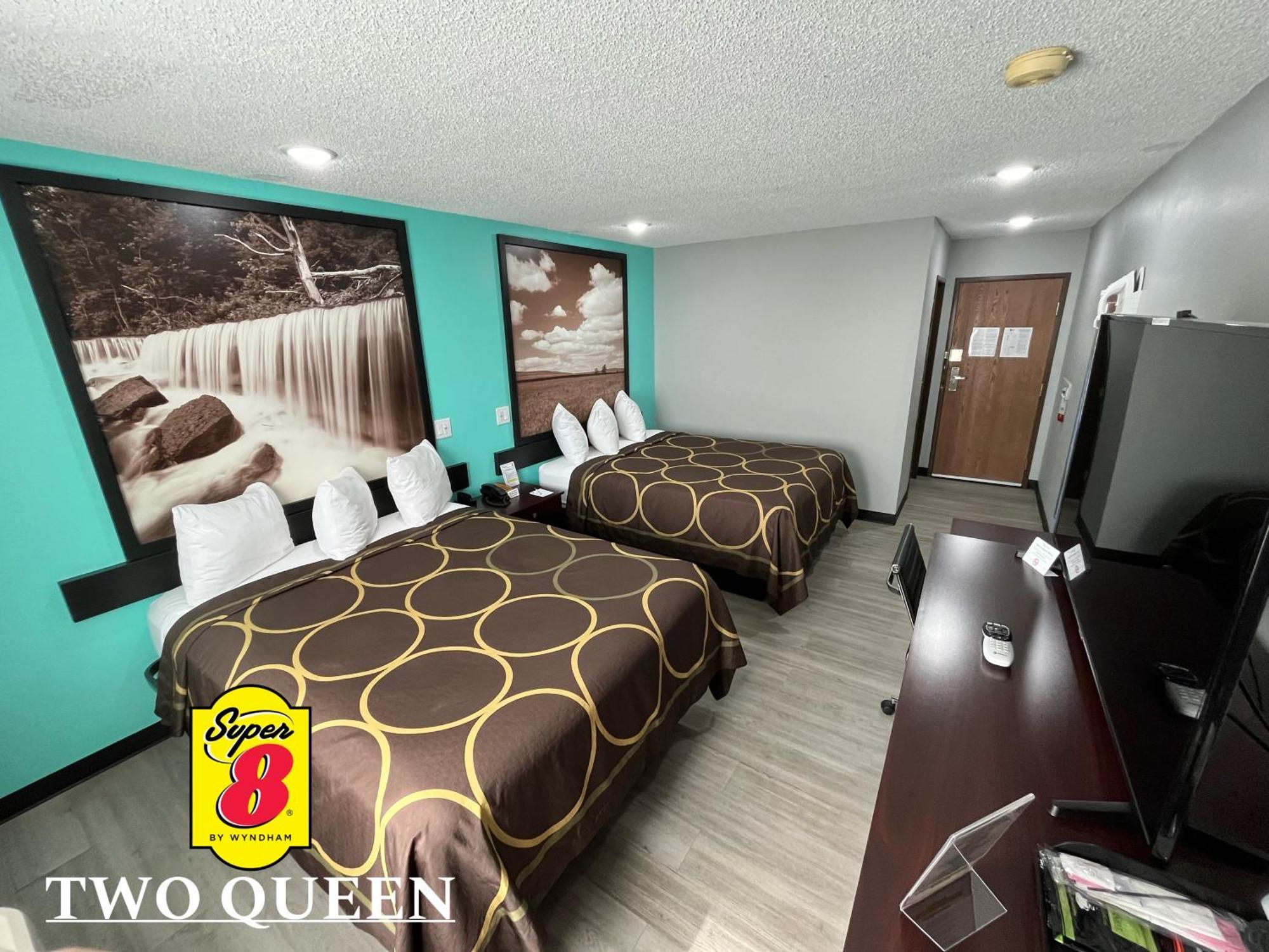 Super 8 By Wyndham Emporia Motel Exterior photo